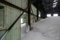 in dieser Halle lagert nur noch Schnee (Deception Island)