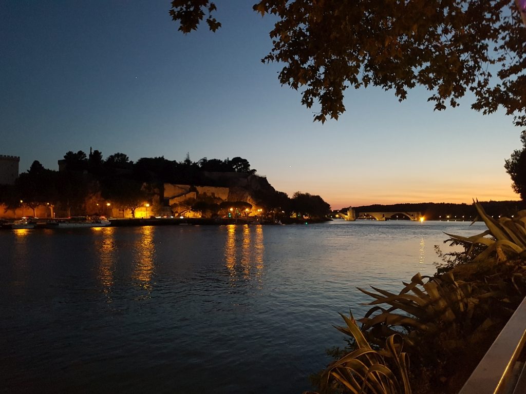 Blick vom Le Bercail auf Avignon